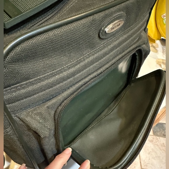 JAGUAR TRAVEL BAG LUGGAGE SMALL SHOULDER CARRY ON OVERNIGHT TRAIN POUGH DK GREEN - Picture 13 of 13